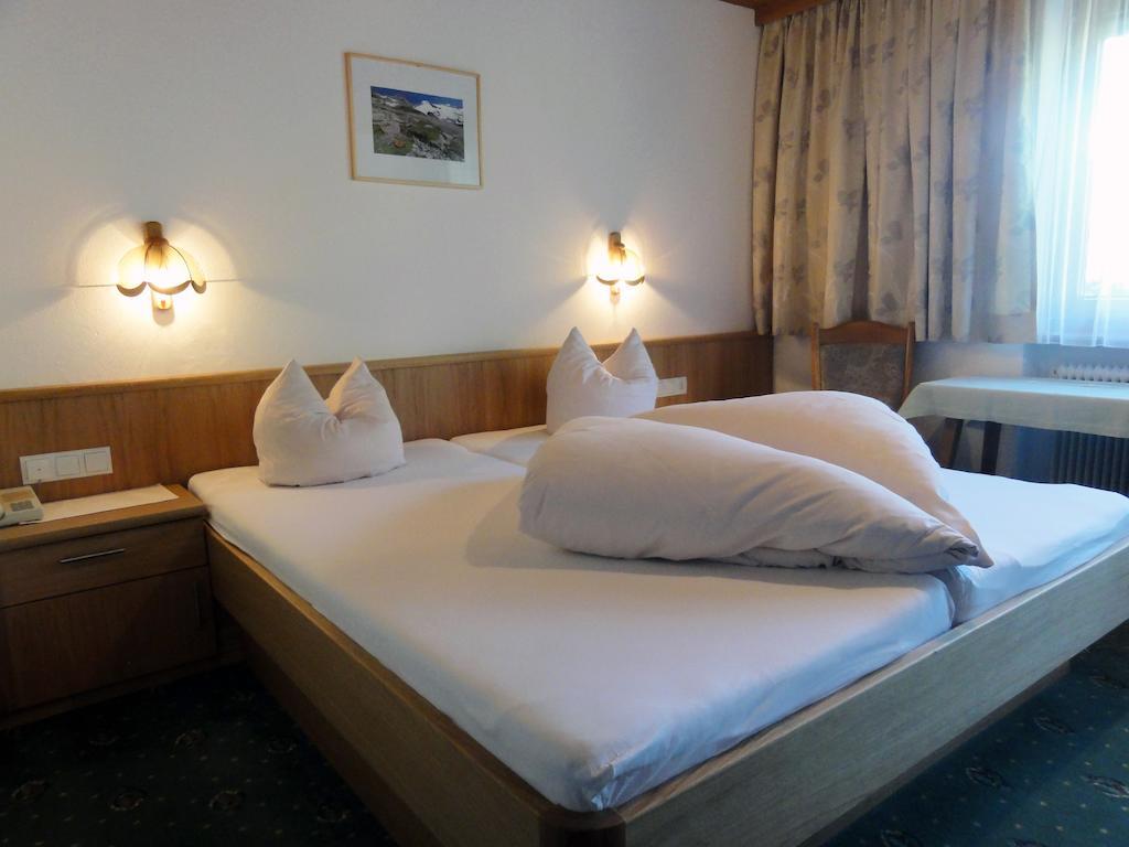Gaestehaus Alpenland Tux Habitación foto