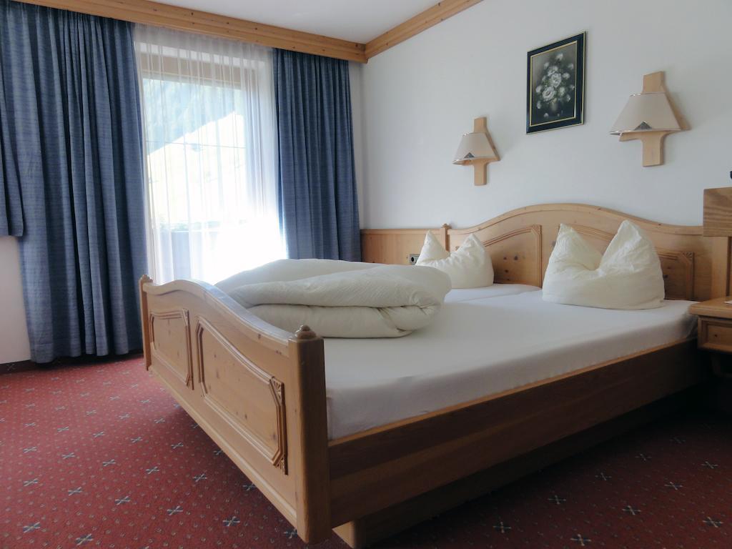 Gaestehaus Alpenland Tux Habitación foto